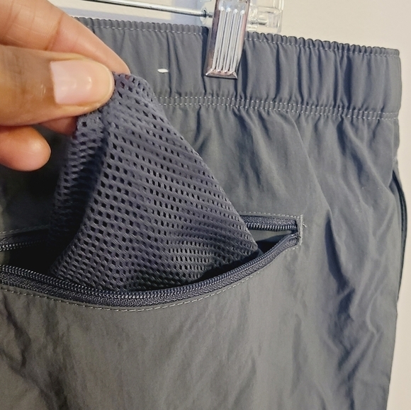Columbia | Women's Gray/Blue Omni-Shade Hiking Shorts (Size XL or 8L) - Picture 12 of 14